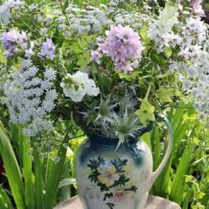 Wash stand jug arrangement